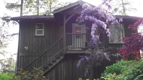 Secret Cove Cottage Suites