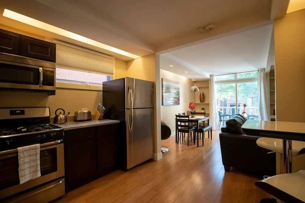 Lincoln Park Suites Operated by Roscoe Village Guesthouse