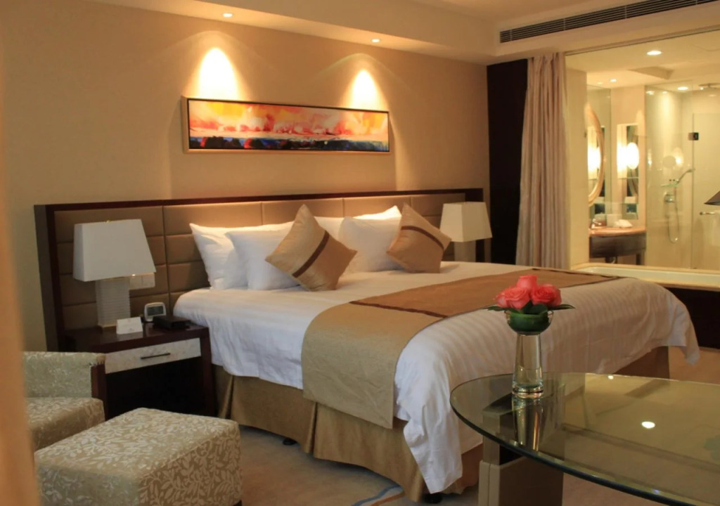 Huaqiao New Century Grand Hotel
