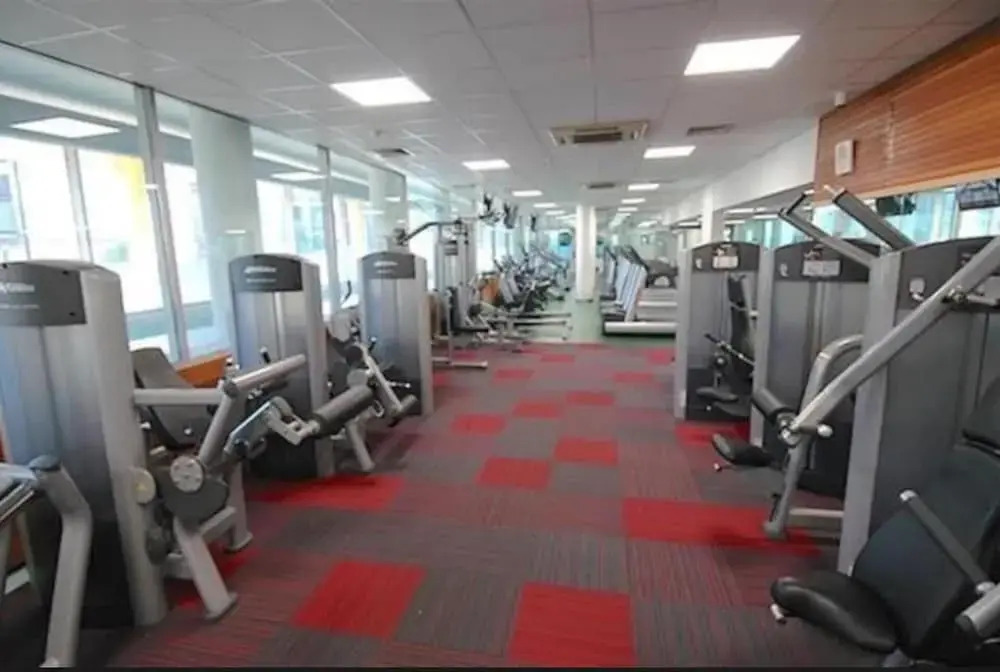 1br-4guests-pool-gym-parking-neargreenwich