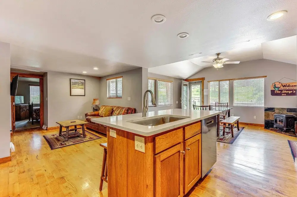 2 Mi to Downtown: Home w/ Hot Tub in Estes Park!