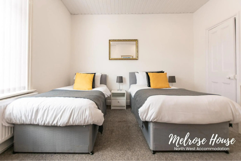 Newly Refurbished 2-Bedroom Home in Manchester 10 Mins from City Centre with free WiFi by North West Accommodation