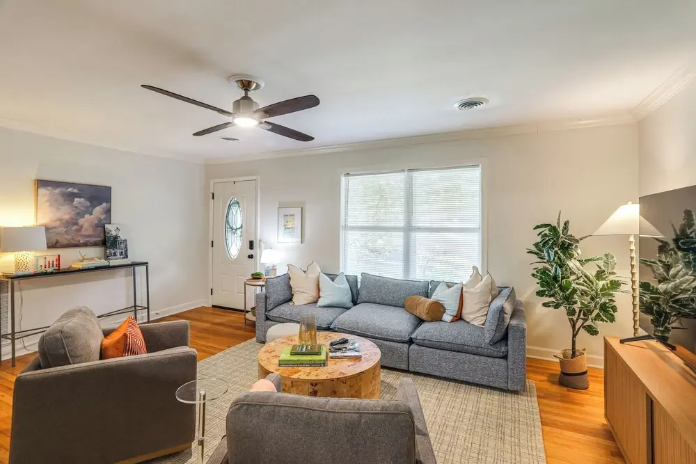< 1 Mi to Ole Miss & The Grove! Charming Getaway