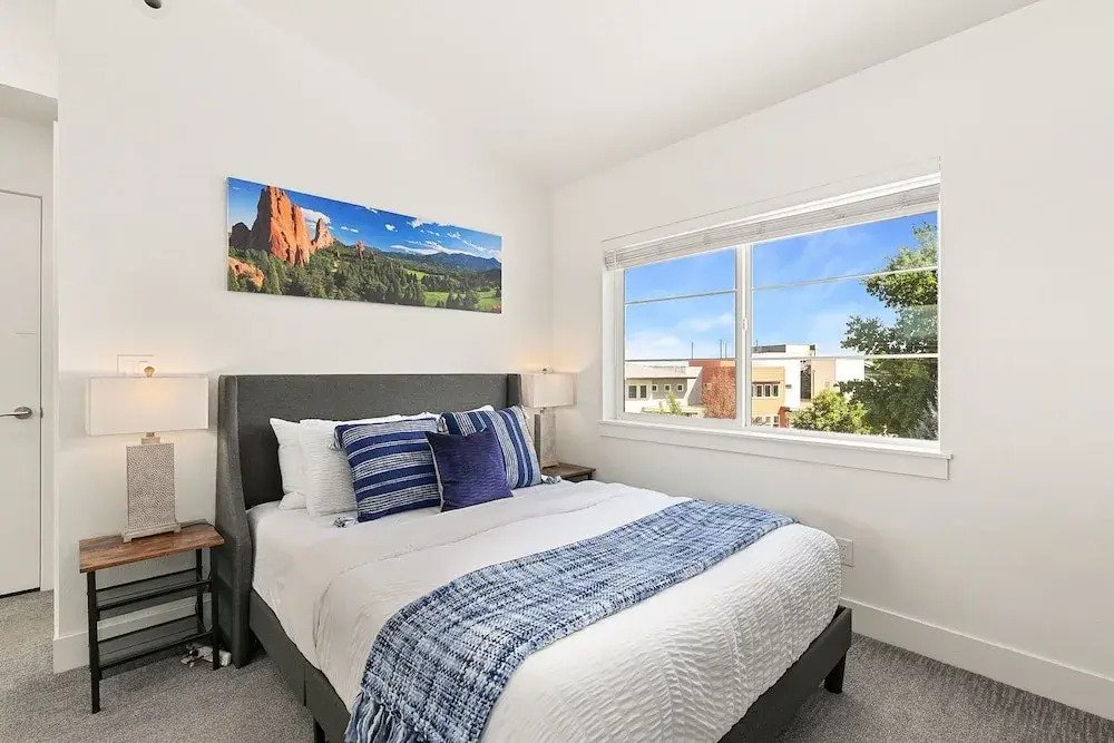 Elegant Mountain Haven - King Bed & Fireplaces