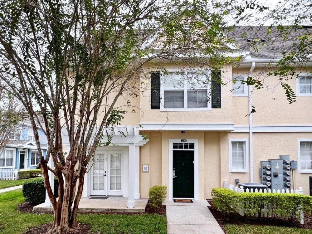 Lovely Family Townhome In Great Location-2200scd 4 Bedroom Townhouse by RedAwning