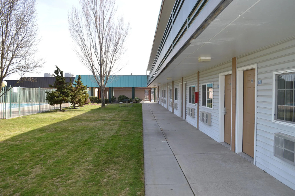 Econo Lodge & Suites Spokane