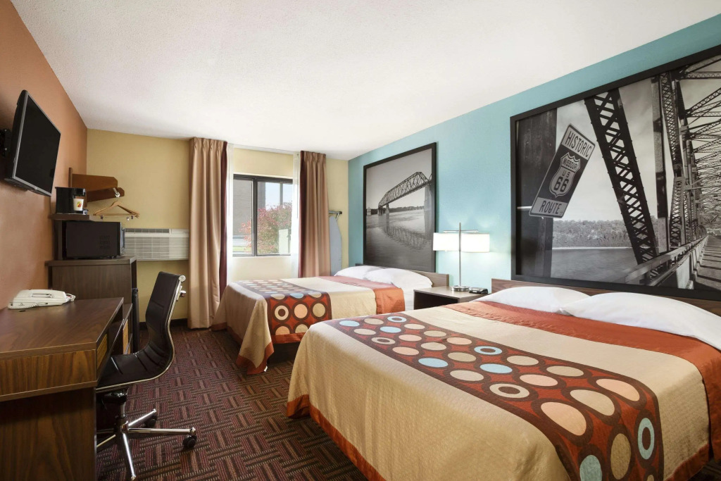 Super 8 by Wyndham Alton