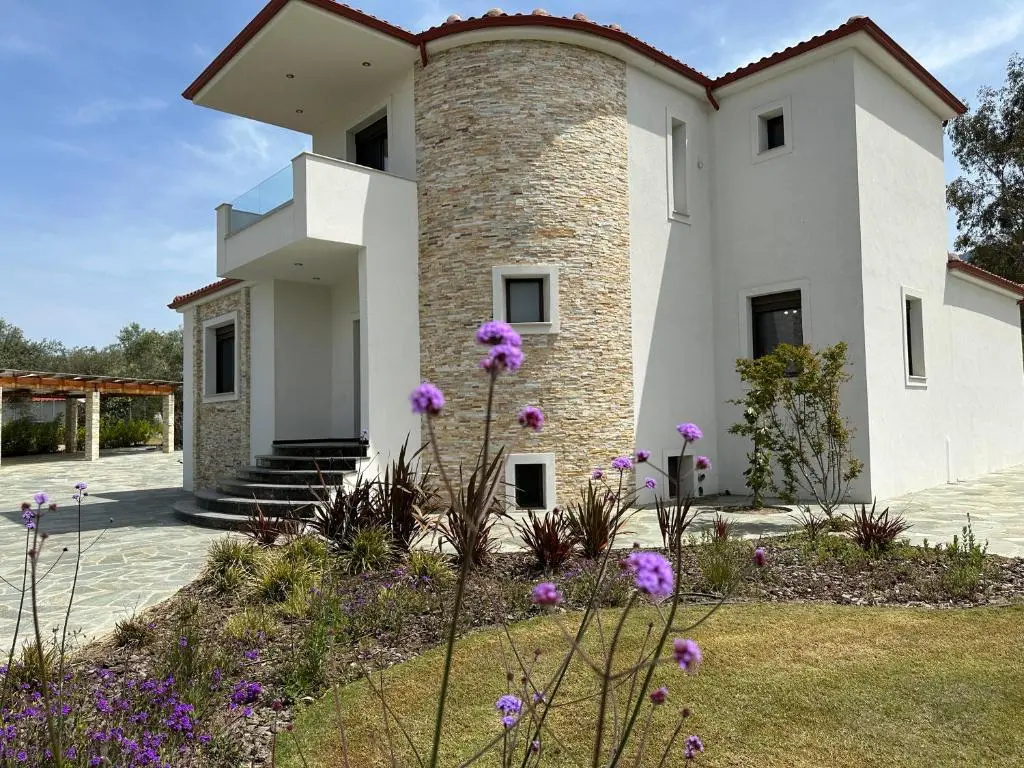 Luxury Rental Villa for 14 People