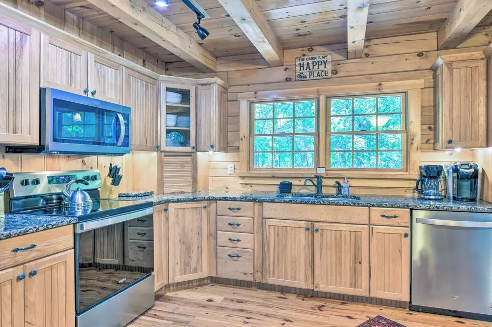 Luxury Cabin w/ Deck < 5 Miles to Sapphire Valley!