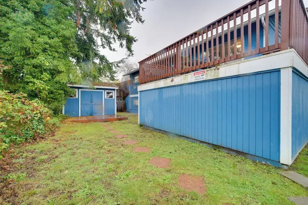 Near Light Rail, 5 Mi to Lumen Field: Seattle Base