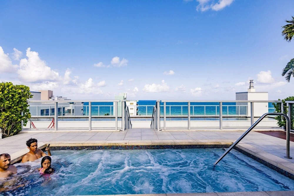 Upscale Modern 2B Condo on the Beach