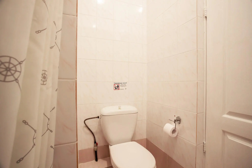 Август
