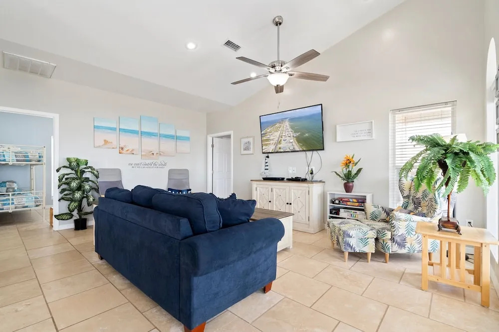 Marisol - Pet Friendly And Gulf Front! Enjoy The Large Deck With Amazing Views! 3 Bedroom Home by RedAwning