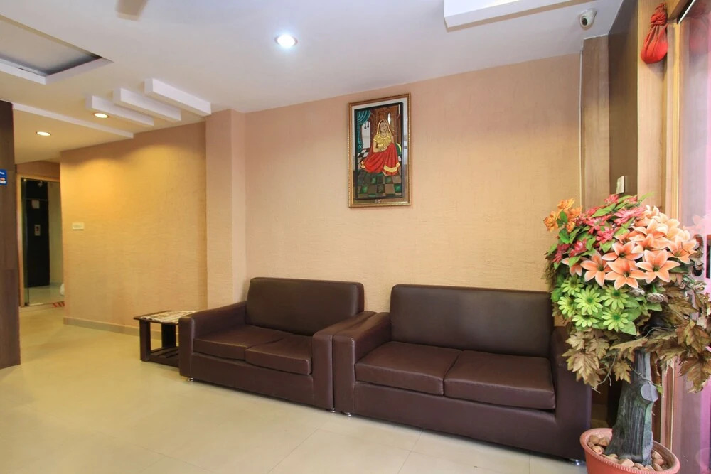 Charu Comforts by OYO Rooms