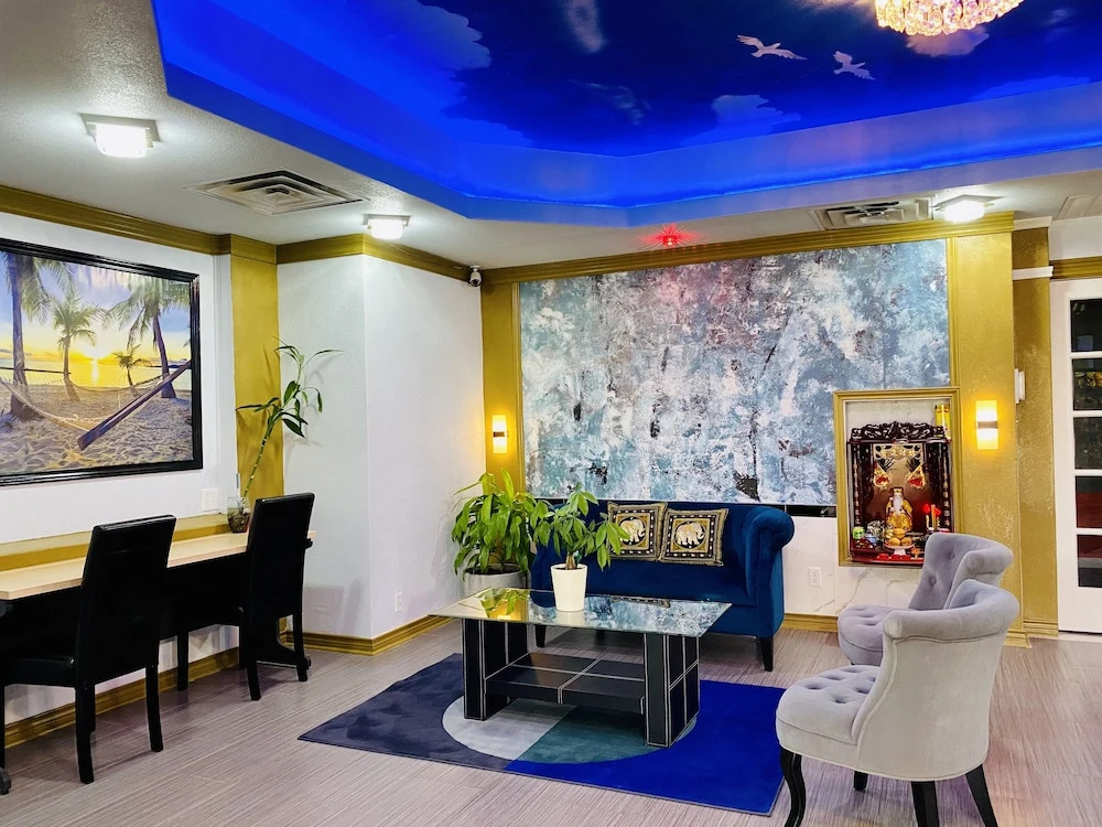 Rodeway Inn & Suites