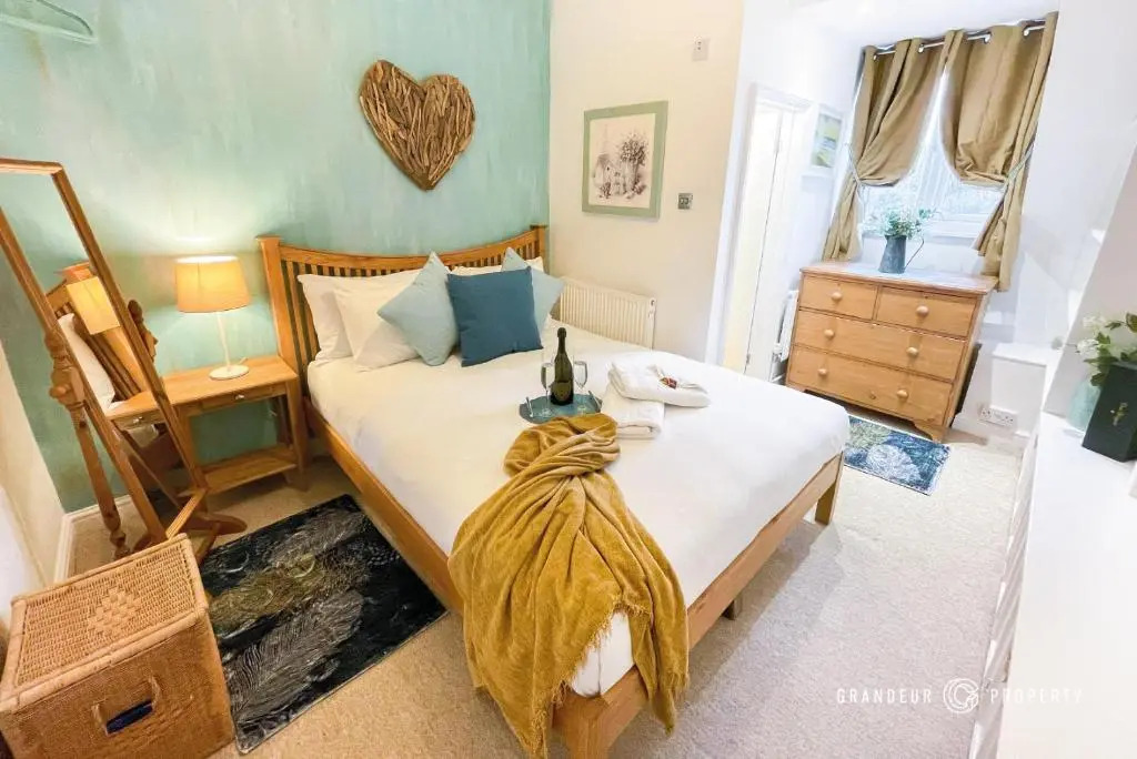 Sky View - Lovely 1bed Suite close to Beach and with Parking