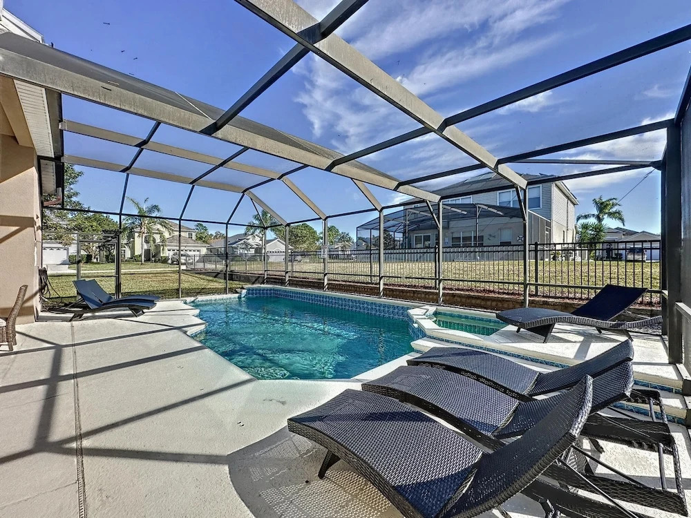 Luxury 6BD 3,5BA Pool Home in Windsor Palms Resort villa