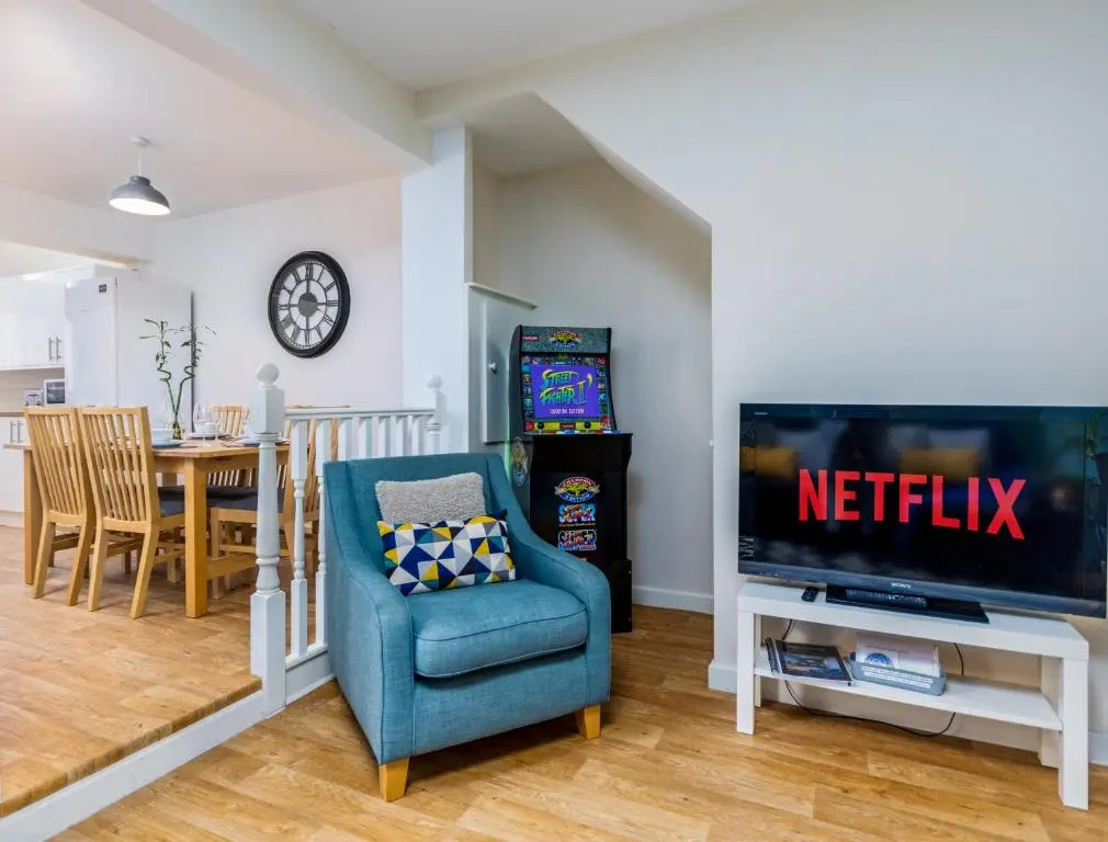 Beautifully furnished 4 bedroom house