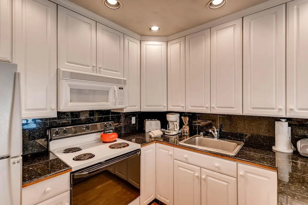 Westwind 406 2BD 2BA Gold Condo