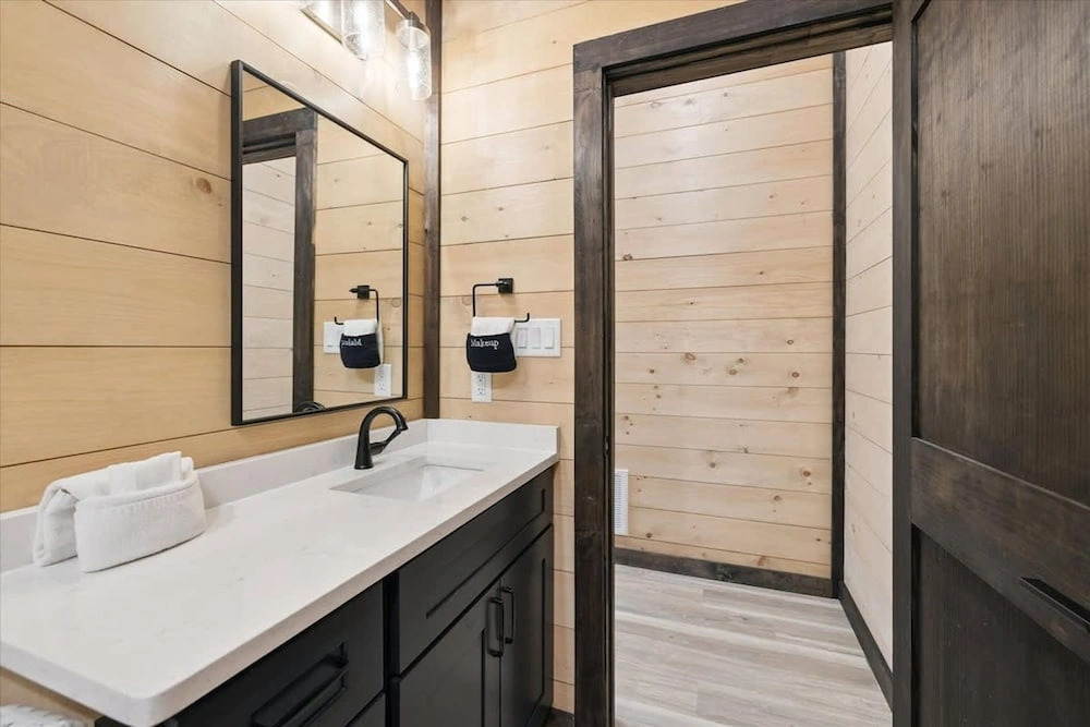 Peak Overlook by Beyond Expectations Mountain Retreat With Hot Tub