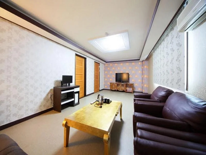 Royal Tourist Hotel