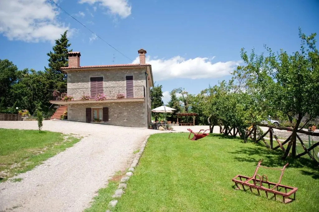 Cozy House in Caprese Michelangelo with Private Pool