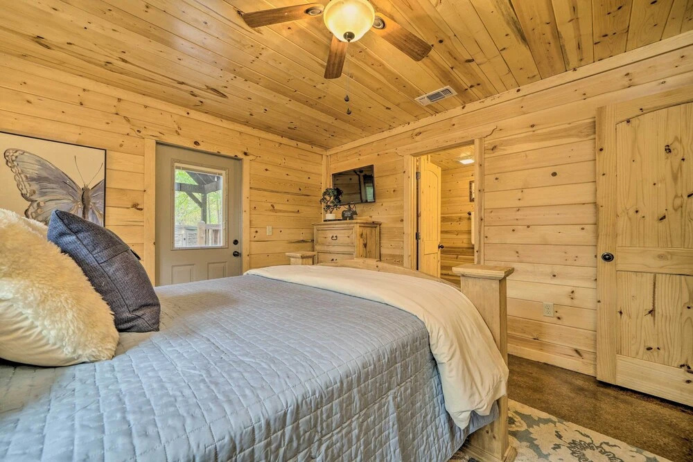 Swim, Hike & Unwind: Dual-cabin Gem in Broken Bow