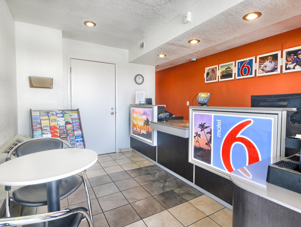 Motel 6-Fresno, CA - Blackstone North