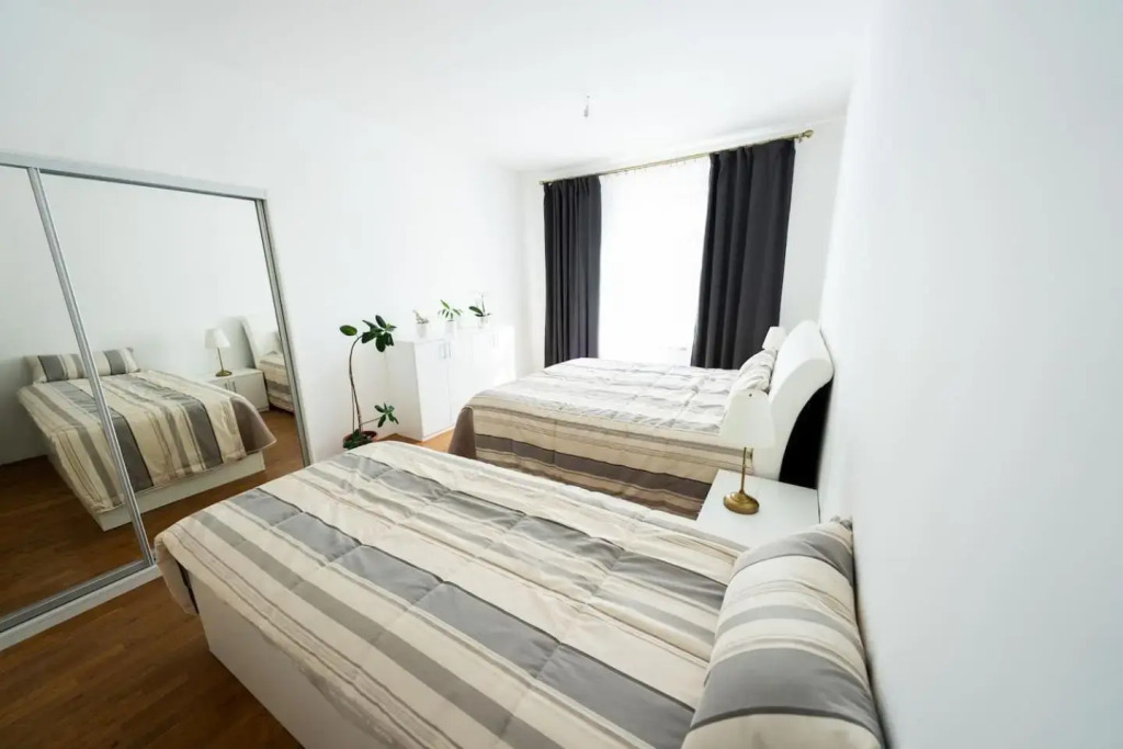 Bob's Apartments - 3 bedrooms with King size beds