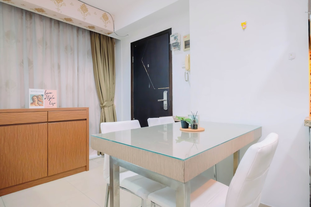 Wood Accents 2Br At Tamansari The Hive Apartment