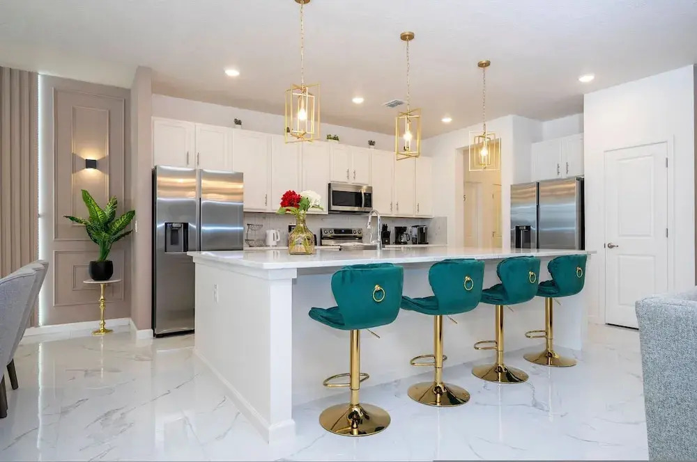 Stunning 15 Suites Close to Disney