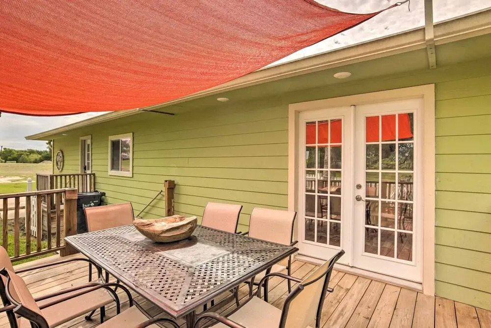 'the Gathering Place' Brenham Home on 6 Acres