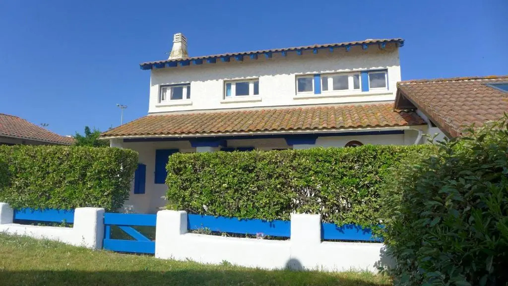 Réf 227 Seignosse , À Proximité Immédiate de la Plage Des Bourdaines , Villa Patio Classée 3 Étoiles , 6 Personnes
