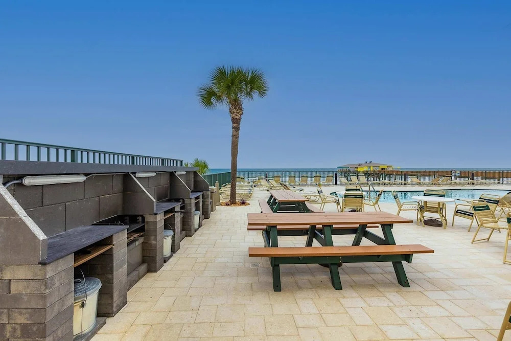 Updated Ocean Front Condo Aquamarine Suite 201
