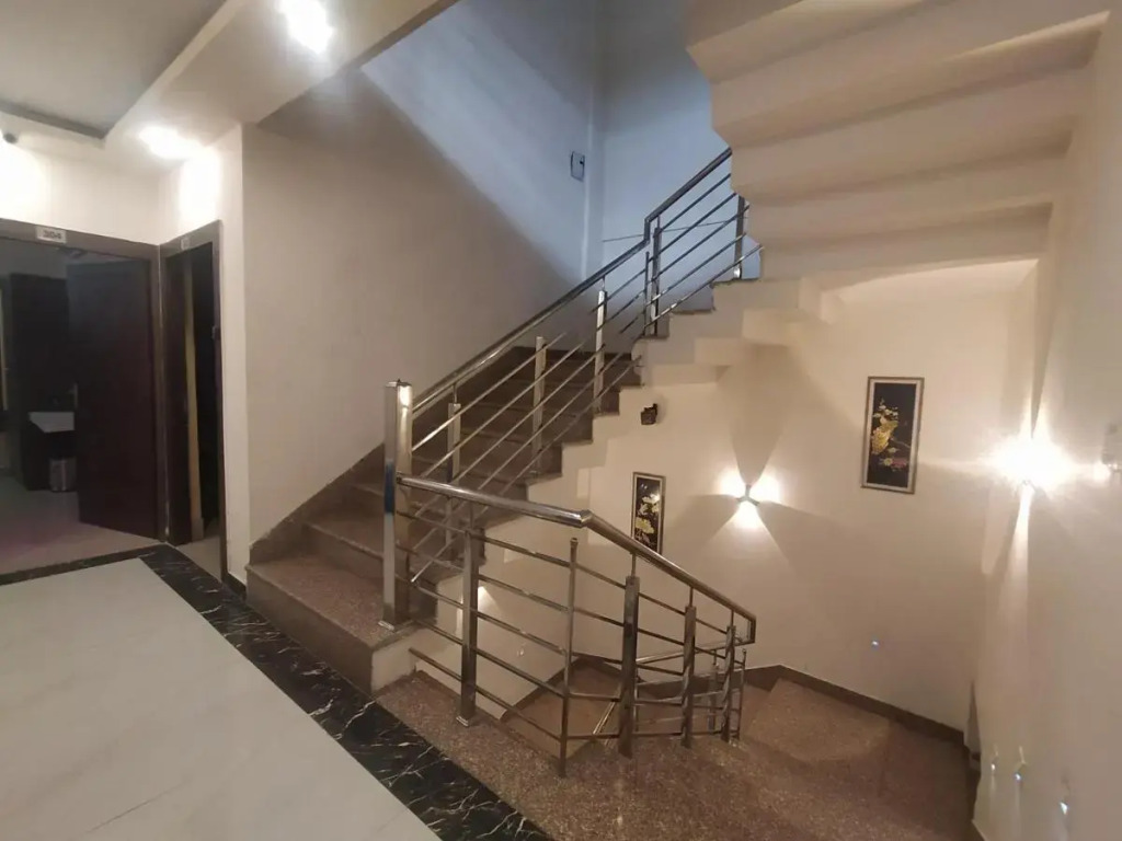 Hotel Regal Residency