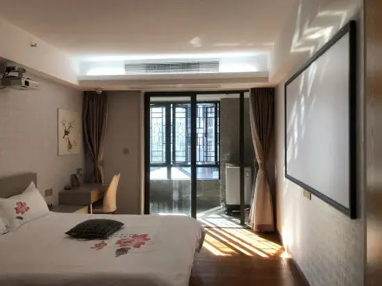 Yuehui International Apartment