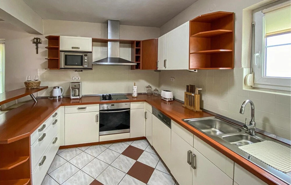 Beautiful Home in Zadar With Outdoor Swimming Pool, Wifi and 4 Bedrooms