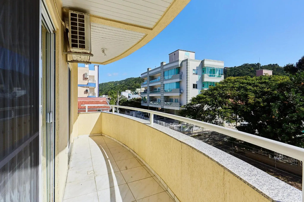 1040 - Departamento 2 quartos na Rua Pirajica . 200 m da Praia Bombinhas Centro