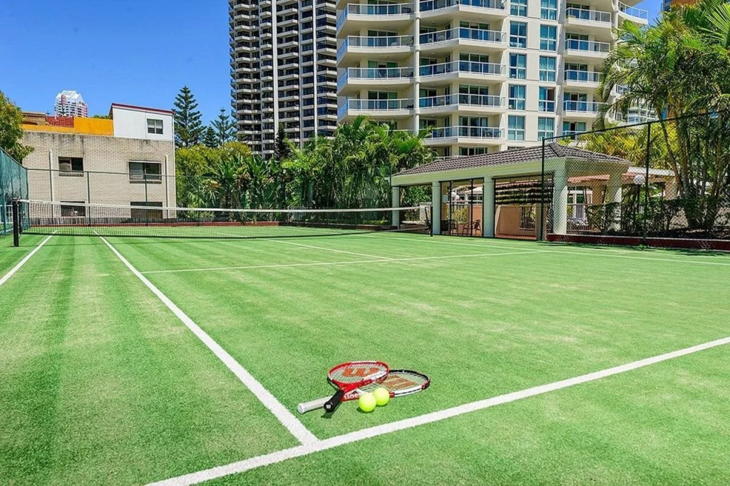 The Crest Apartments - Main Beach