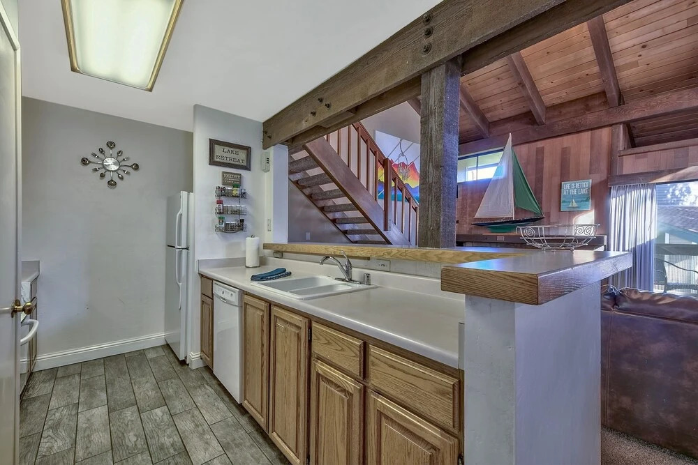 SLT Home Private Beach, Pool & Heavenly Ski Resort 2 Bedrooms 1.5 Bath