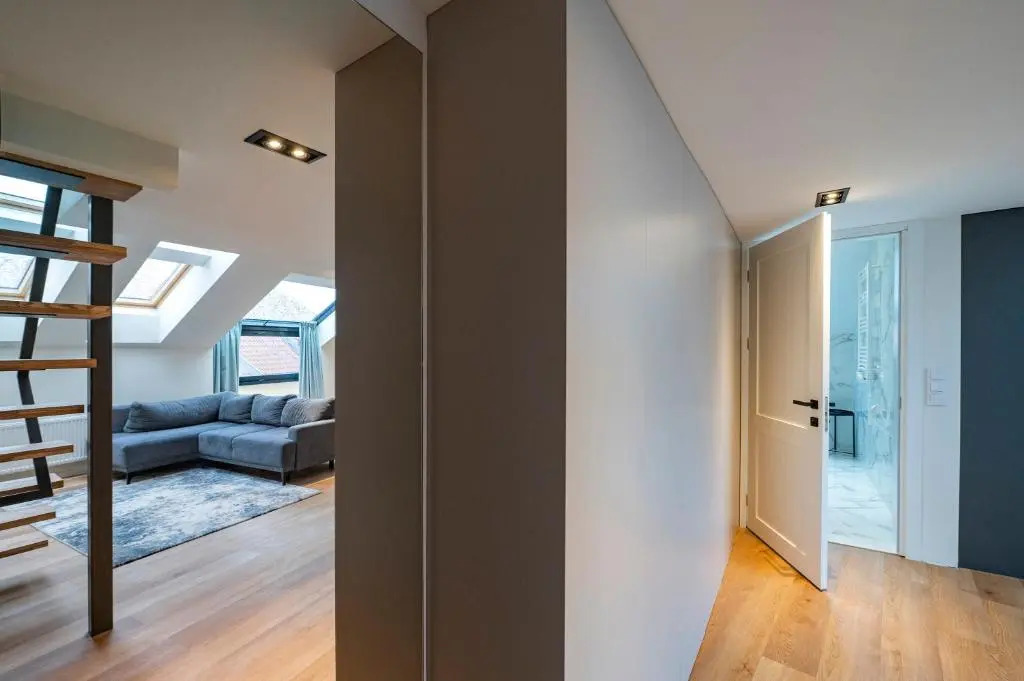 LOFT 1 BD Old Town Apartment by Hostlovers