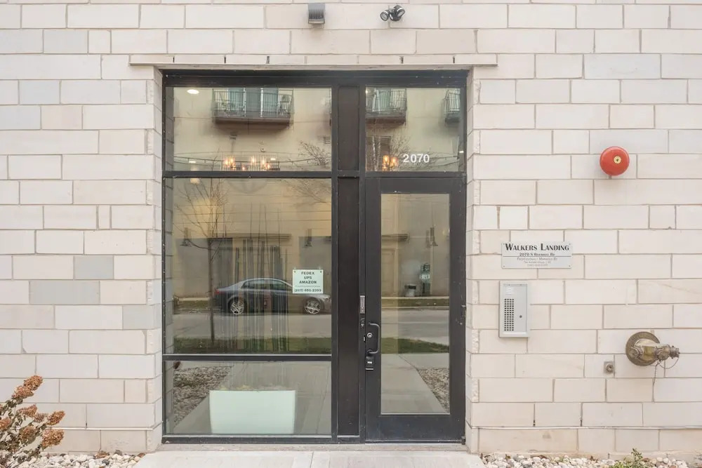 Modern 2 Bedroom on Riverfront w Parking