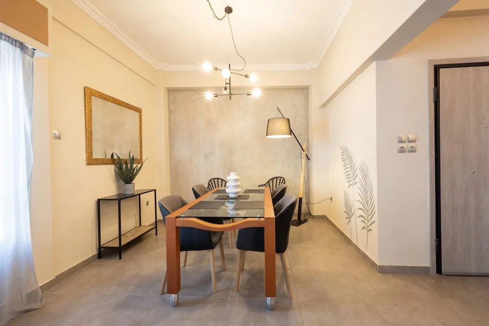 Kastella Waves Chic 2-bedroom Getaway w sea View