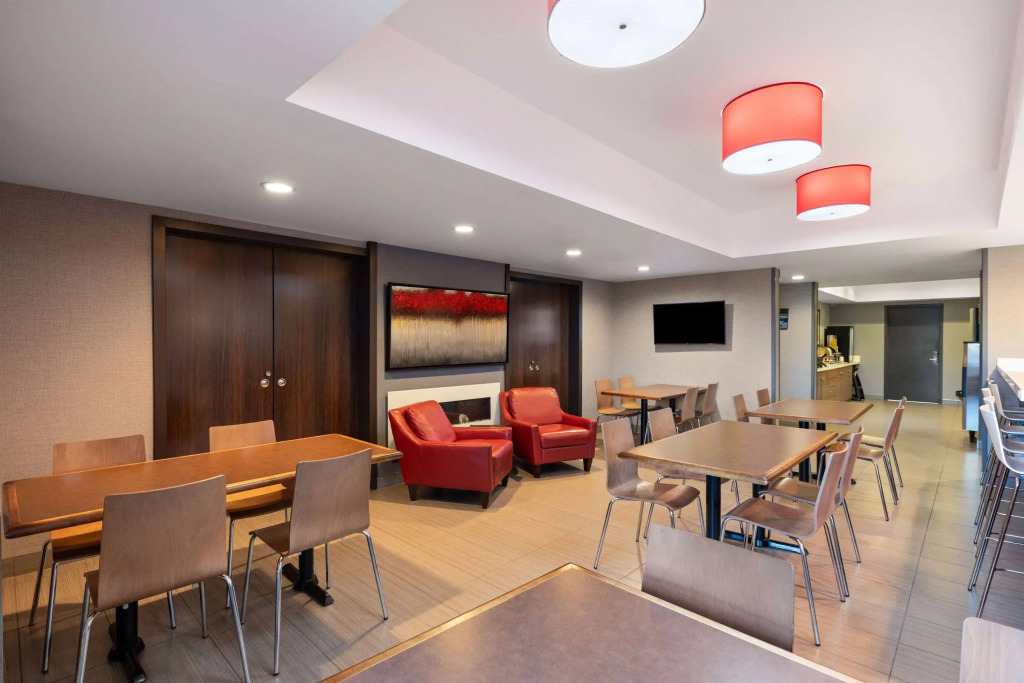Microtel Inn & Suites by Wyndham Kirkland Lake