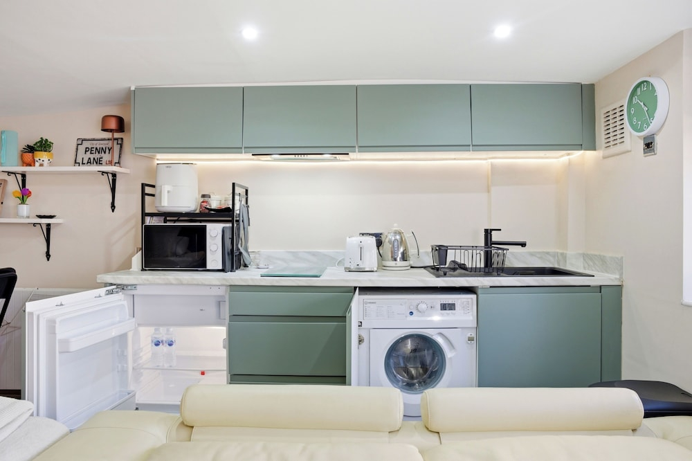 Tranquil Studio - Sleeps 2 & Private Parking