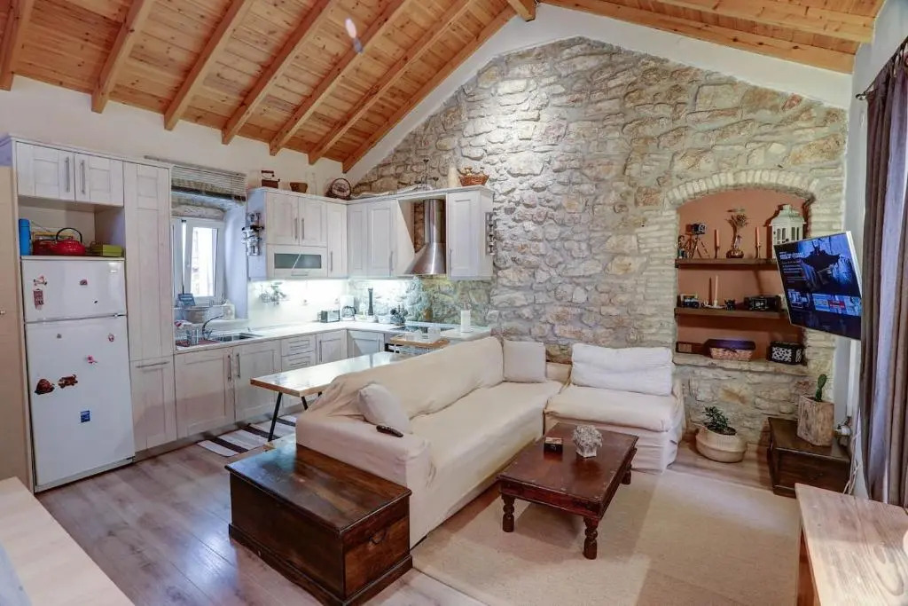 Luminous 2BD stone Apt in the alleys of Corfu town