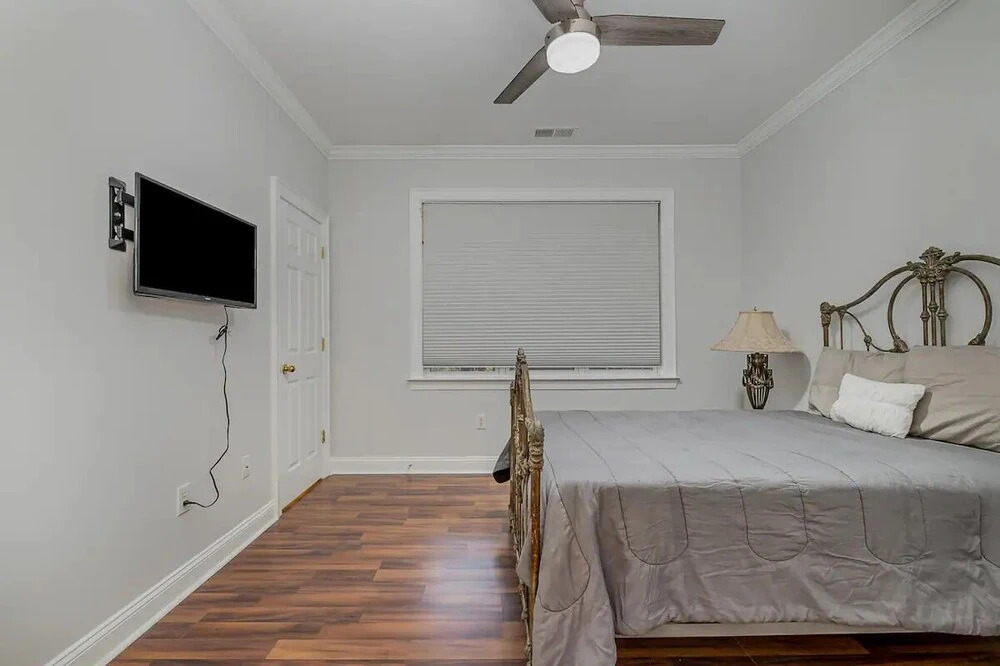 Sleek & Stylish Condo In Southpark 3 Bedroom Home by RedAwning