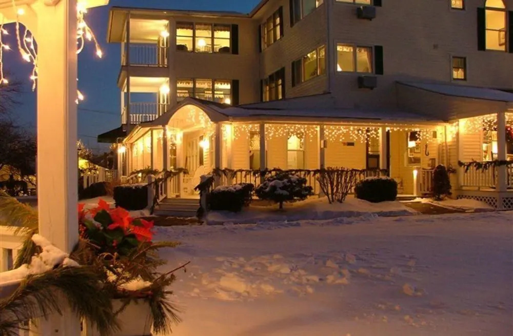 Inn at Harbor Hill Marina