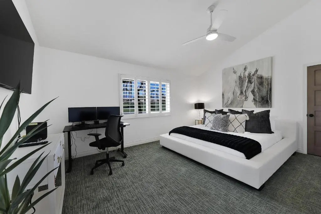 Palm Valley Full Access to Golf, Tennis, and Pickle Ball- Luxury 3 King Beds 3 Full Baths