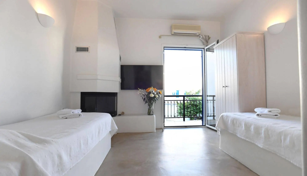 Vincenzo Family Rooms